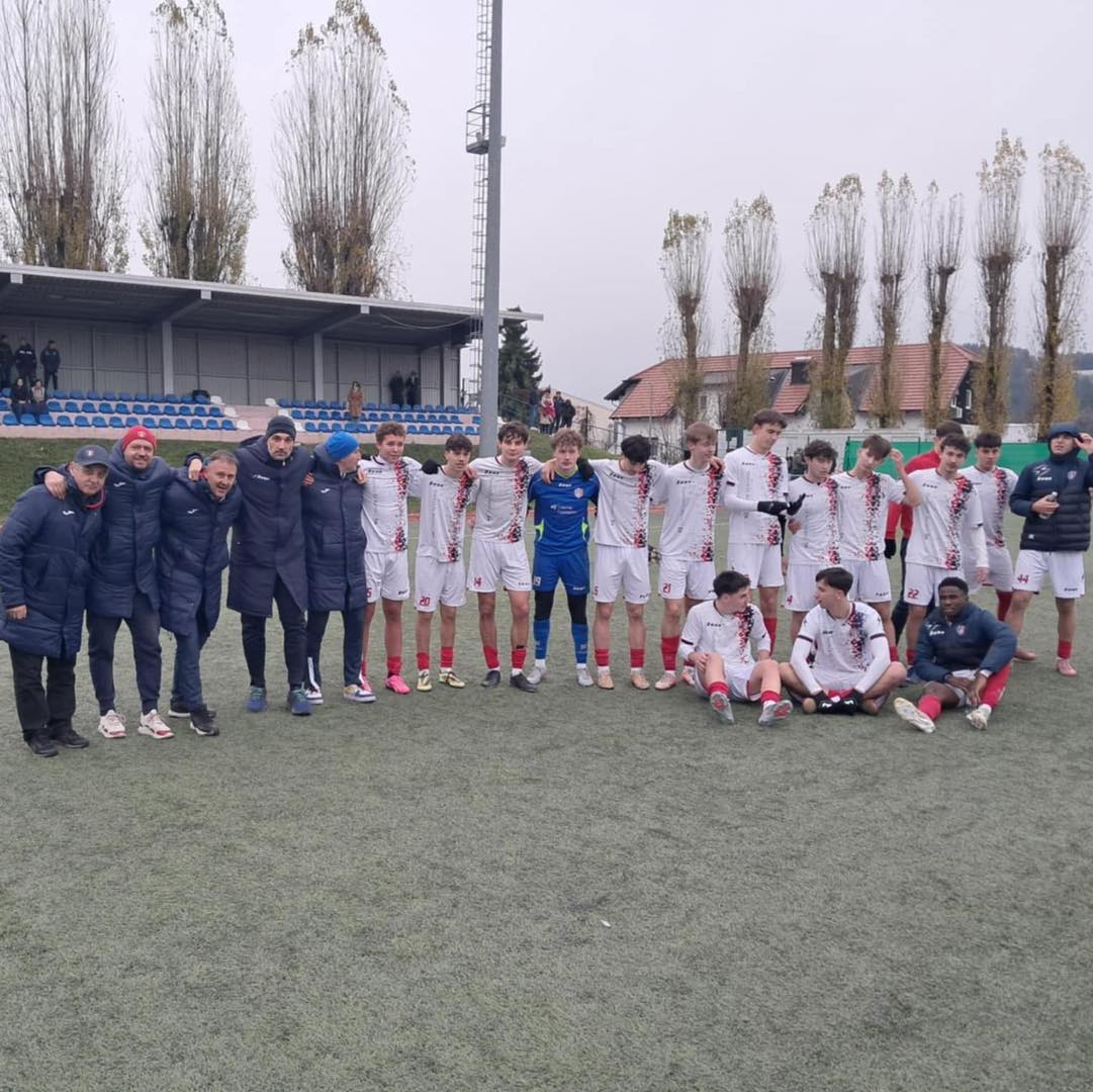 U19 ekipa po zmagi v 1. SML